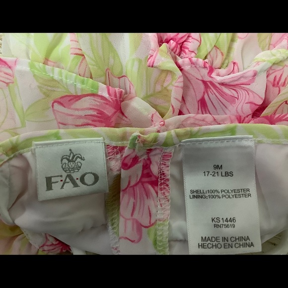 Beautiful FAO Schwarz Romper Size 9M - Picture 3 of 5